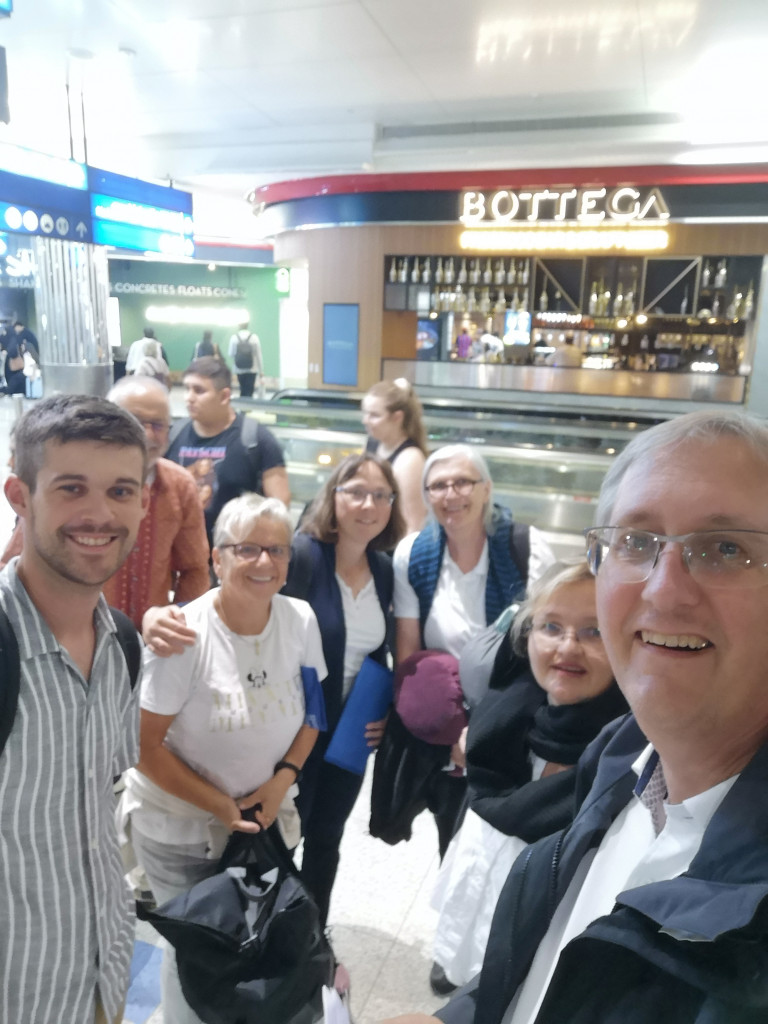 Unsere Begegnungsgruppe am Flughafen