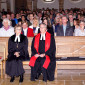 vollbesetzte Kirche mit Familie, Freunden und Gemeinden
