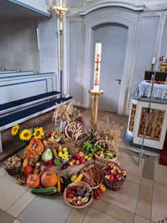 Erntedankgaben in der Kirche
