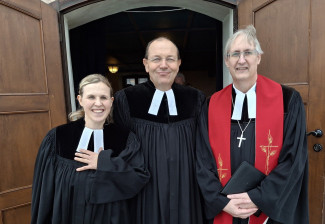 Pfr. Scheuerl mit Pfrin. Anna Schuh und Dekan Aschoff