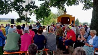 Gottesdienst im Grünen an der Schäferwagenkirche